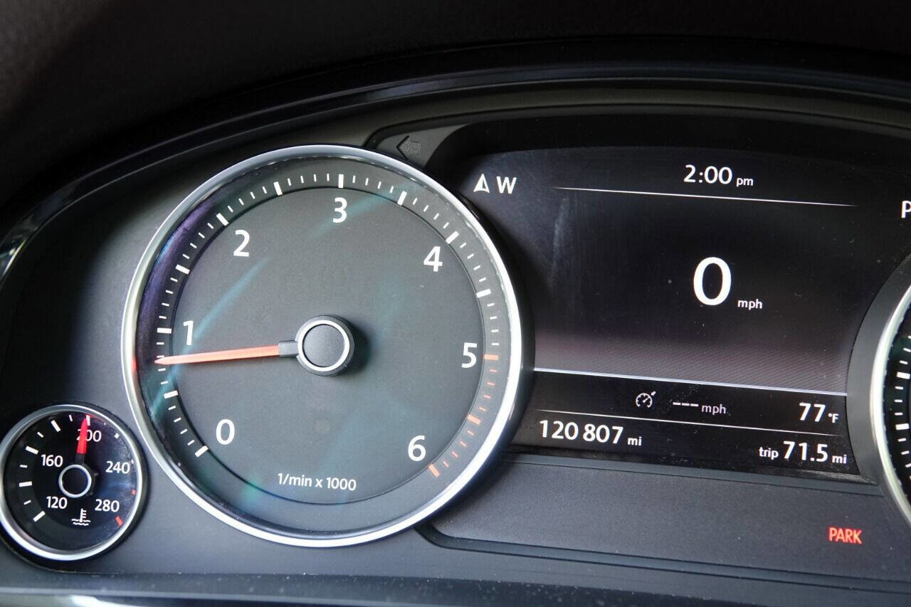 Used 2012 Volkswagen Touareg Sport image 49