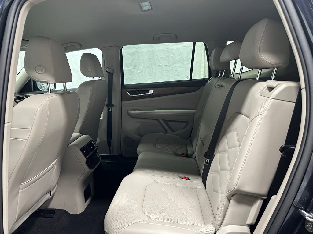 Used 2025 Volkswagen Atlas SE AWD/4WD image 45