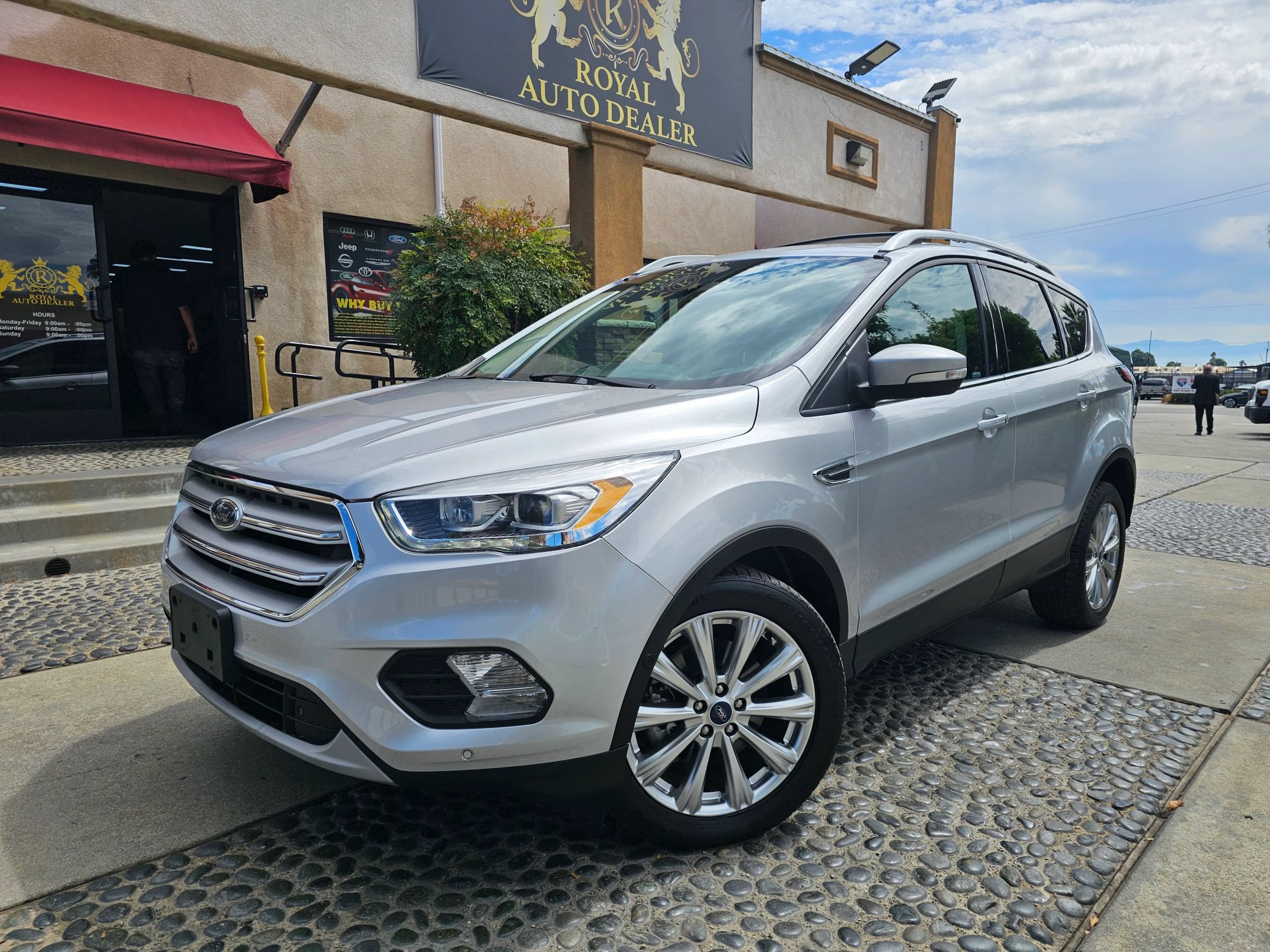 Used 2018 Ford Escape Titanium FWD image 1
