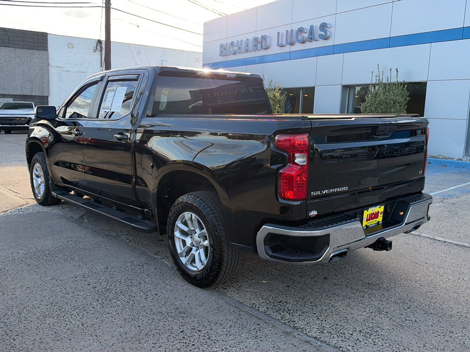 Used 2024 Chevrolet Silverado 1500 LT w/ Z71 Off-Road Package AWD/4WD image 7