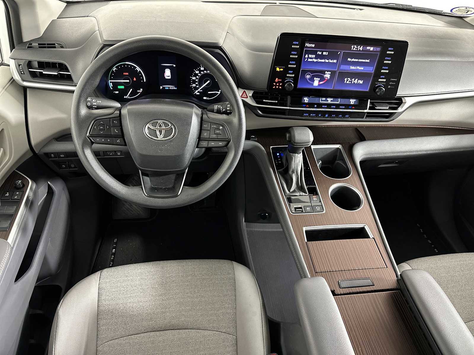 Used 2024 Toyota Sienna LE FWD image 13