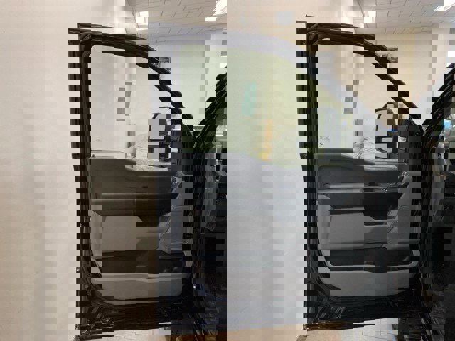 New 2025 Ford F550 4x4 Regular Cab Super Duty image 9