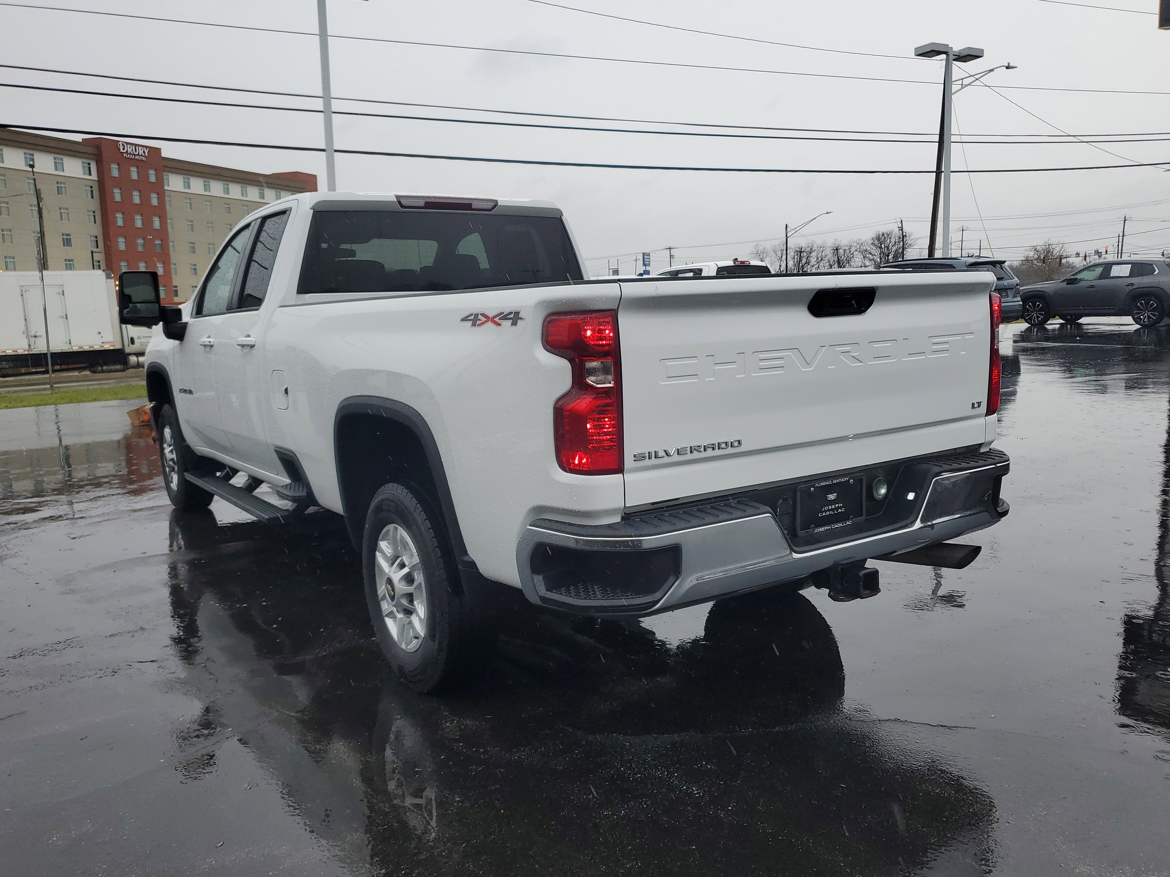 Used 2022 Chevrolet Silverado 2500 LT w/ Convenience Package image 2