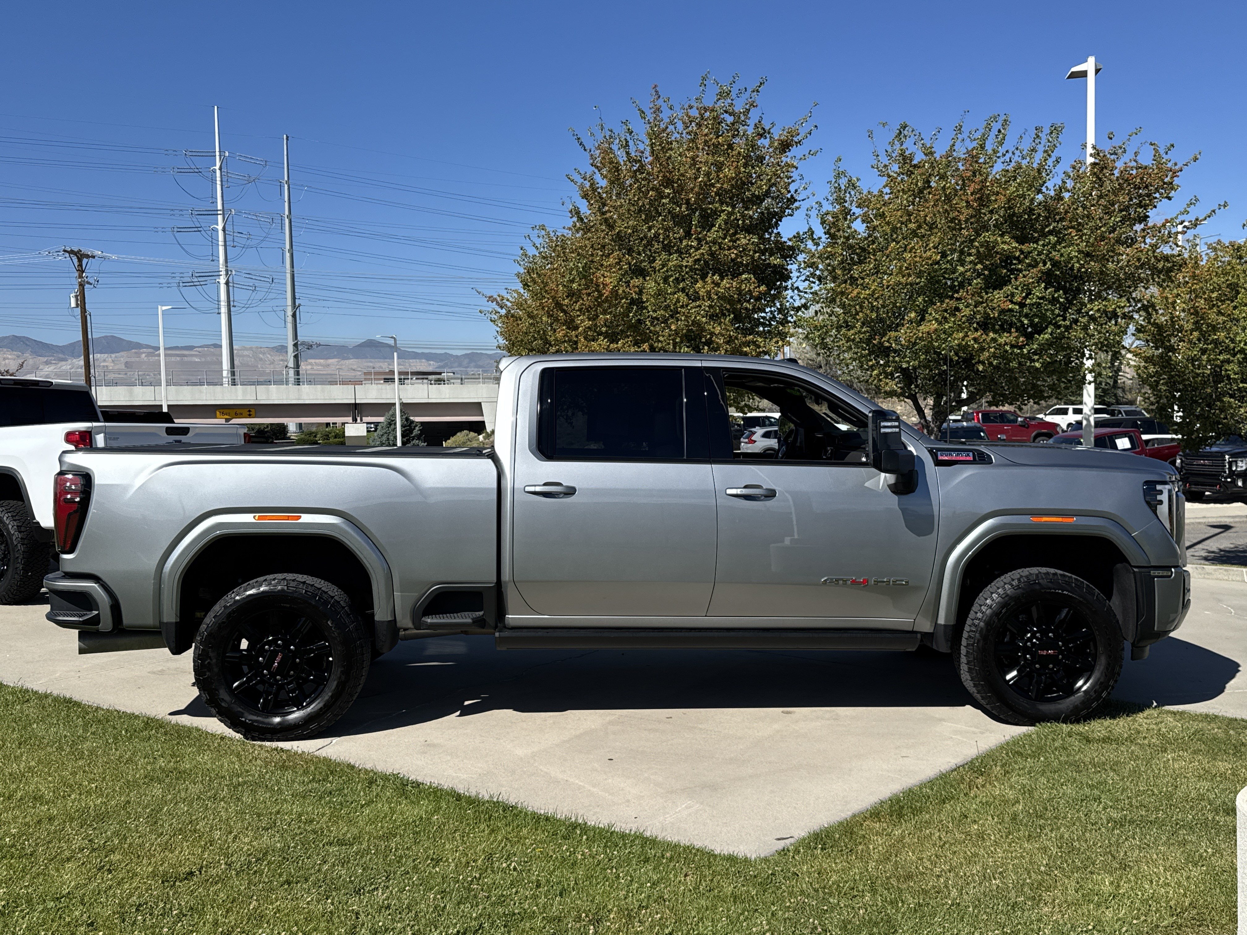 Used 2025 GMC Sierra 3500 AT4 w/ AT4 Premium Plus Package AWD/4WD image 6