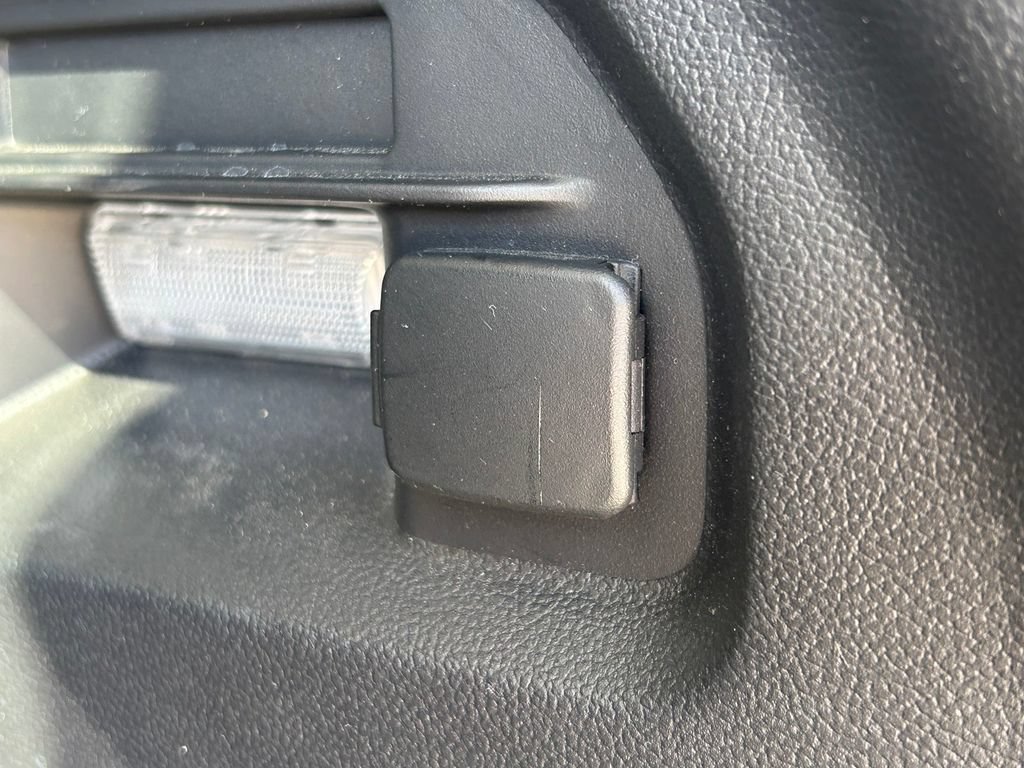 Used 2025 Ford Explorer Active w/ Active Comfort Package RWD image 14