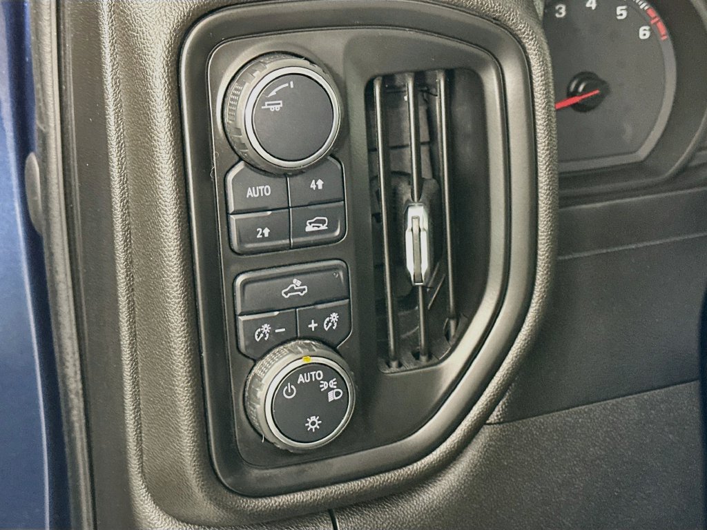 Used 2021 Chevrolet Silverado 1500 Custom w/ LPO, Dark Essentials Package AWD/4WD image 17