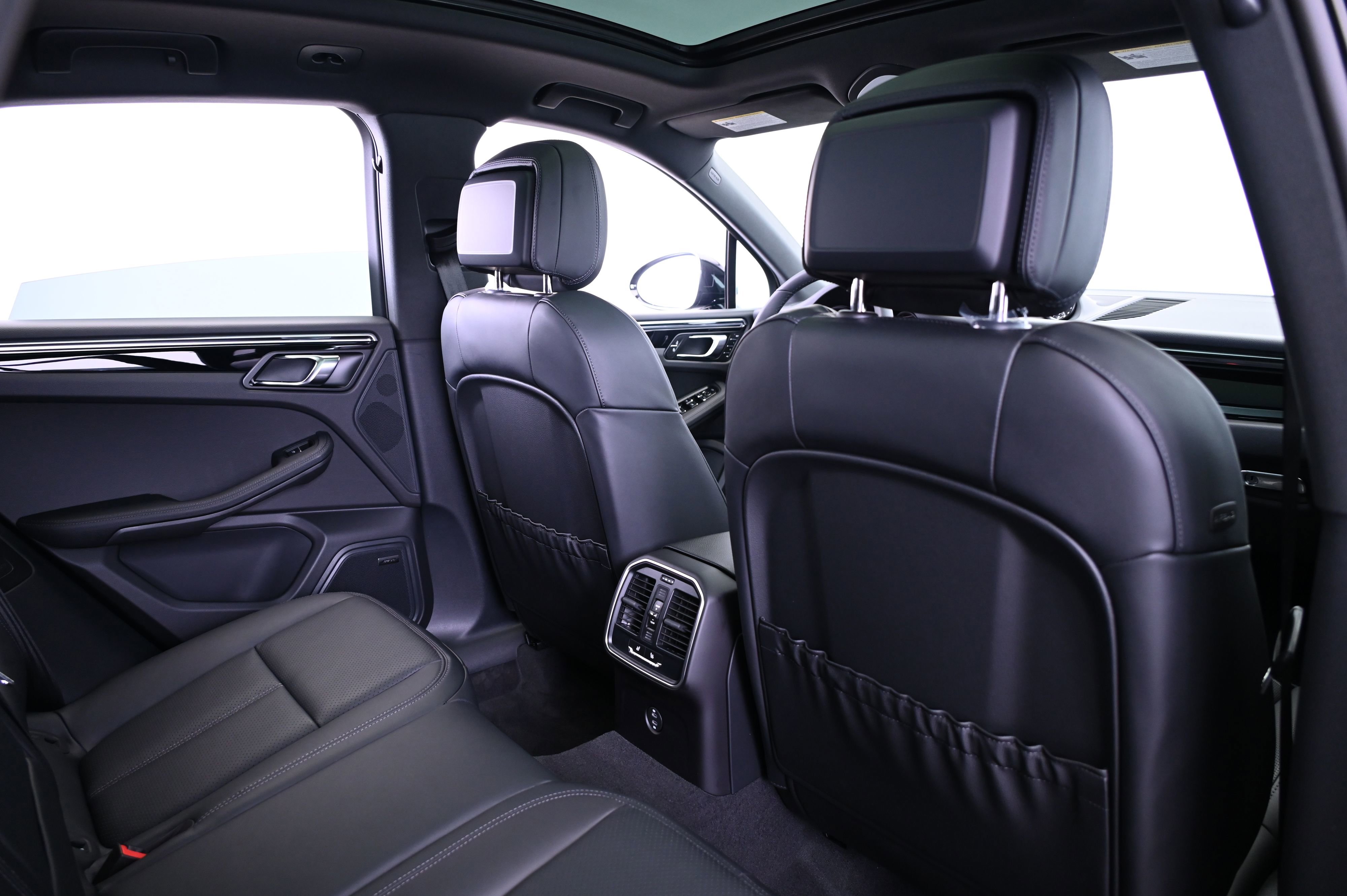 Certified 2025 Porsche Macan image 21