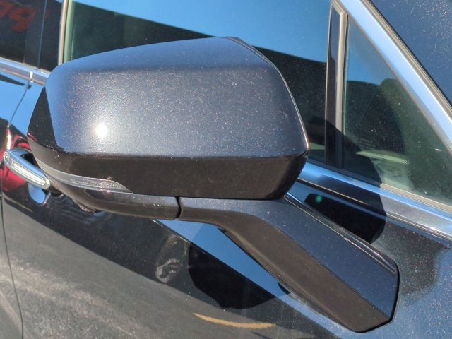 Used 2025 Cadillac XT4 Premium Luxury image 13