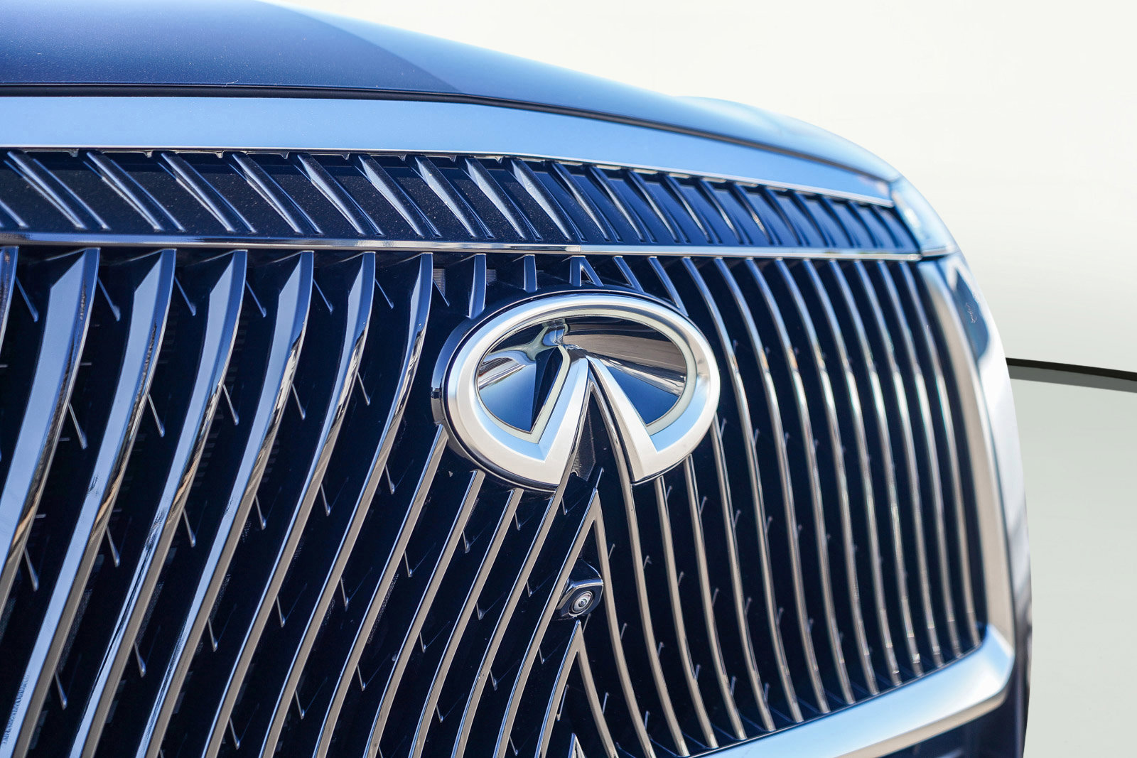 Used 2025 INFINITI QX80 Luxe image 3