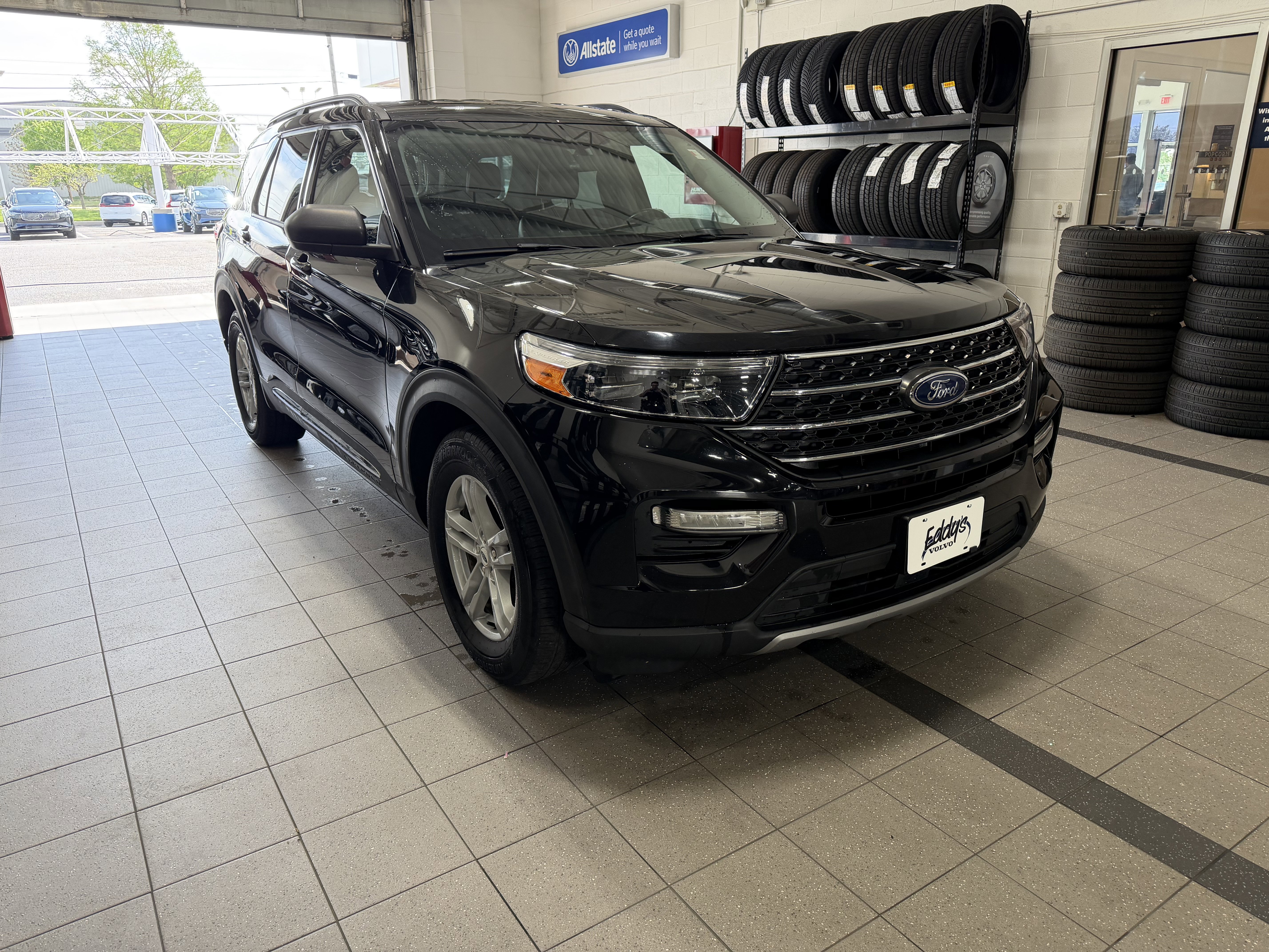 Used 2022 Ford Explorer XLT w/ Equipment Group 202A RWD image 1