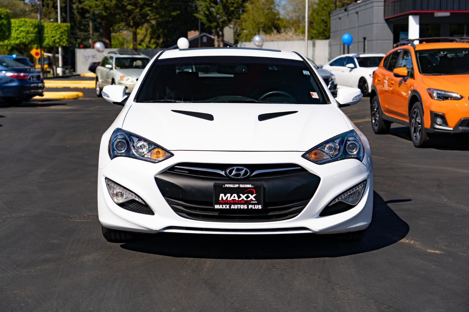 Used 2016 Hyundai Genesis Coupe 3.8 RWD image 2