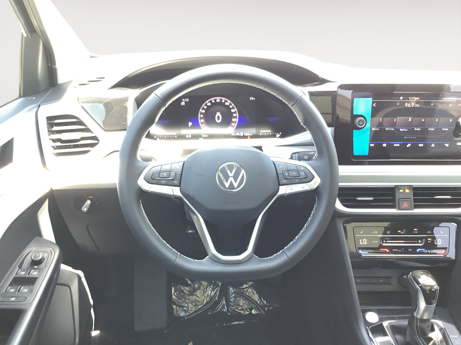 New 2026 Volkswagen Taos SE image 16