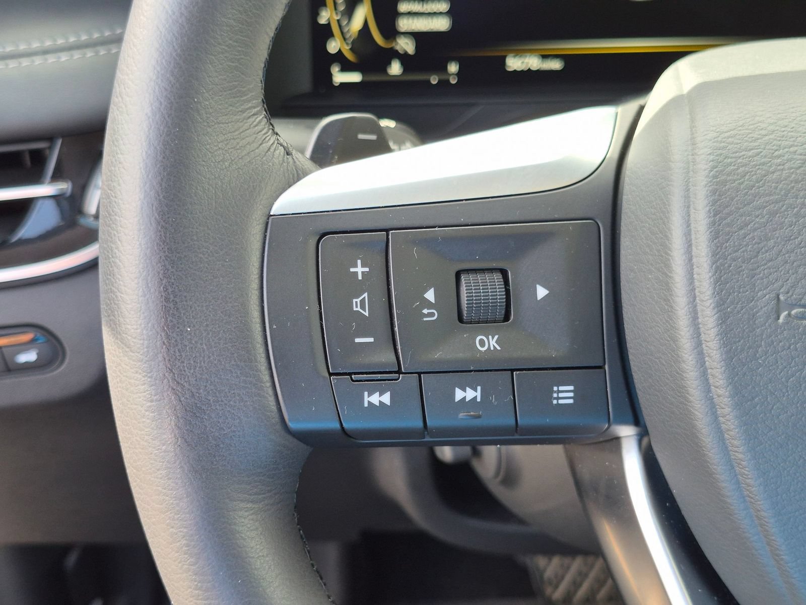 Used 2026 INFINITI QX60 Luxe w/ Cargo Package FWD image 18