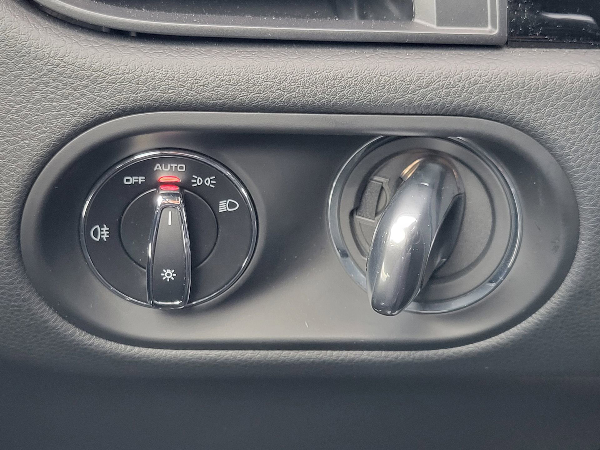 Used 2025 Porsche Macan image 17