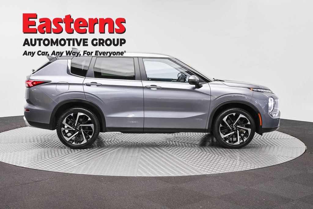 Used 2024 Mitsubishi Outlander SE AWD/4WD image 4