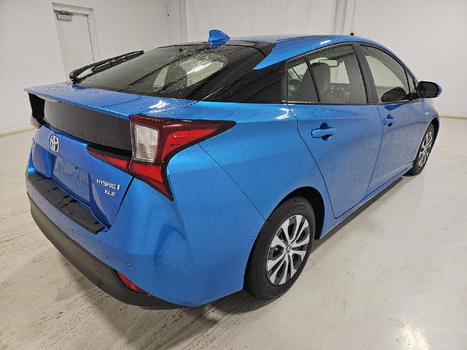 Used 2021 Toyota Prius XLE AWD/4WD image 4