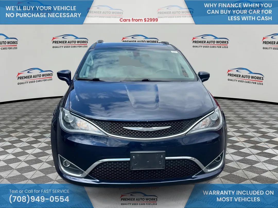 Used 2017 Chrysler Pacifica Touring-L Plus FWD image 2