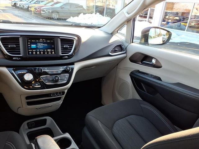Used 2021 Chrysler Voyager LX FWD image 23