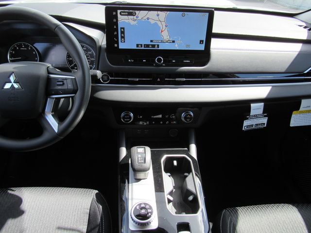 New 2026 Mitsubishi Outlander ES image 13