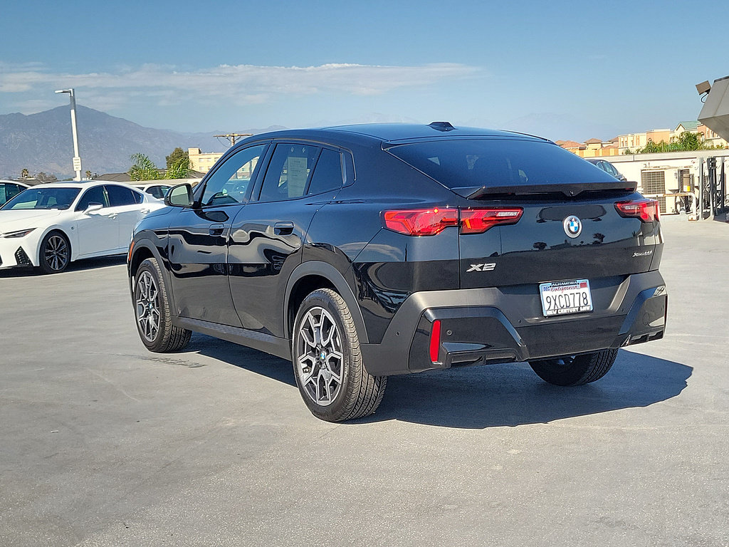 Used 2026 BMW X2 xDrive28i w/ Technology Package AWD/4WD image 4
