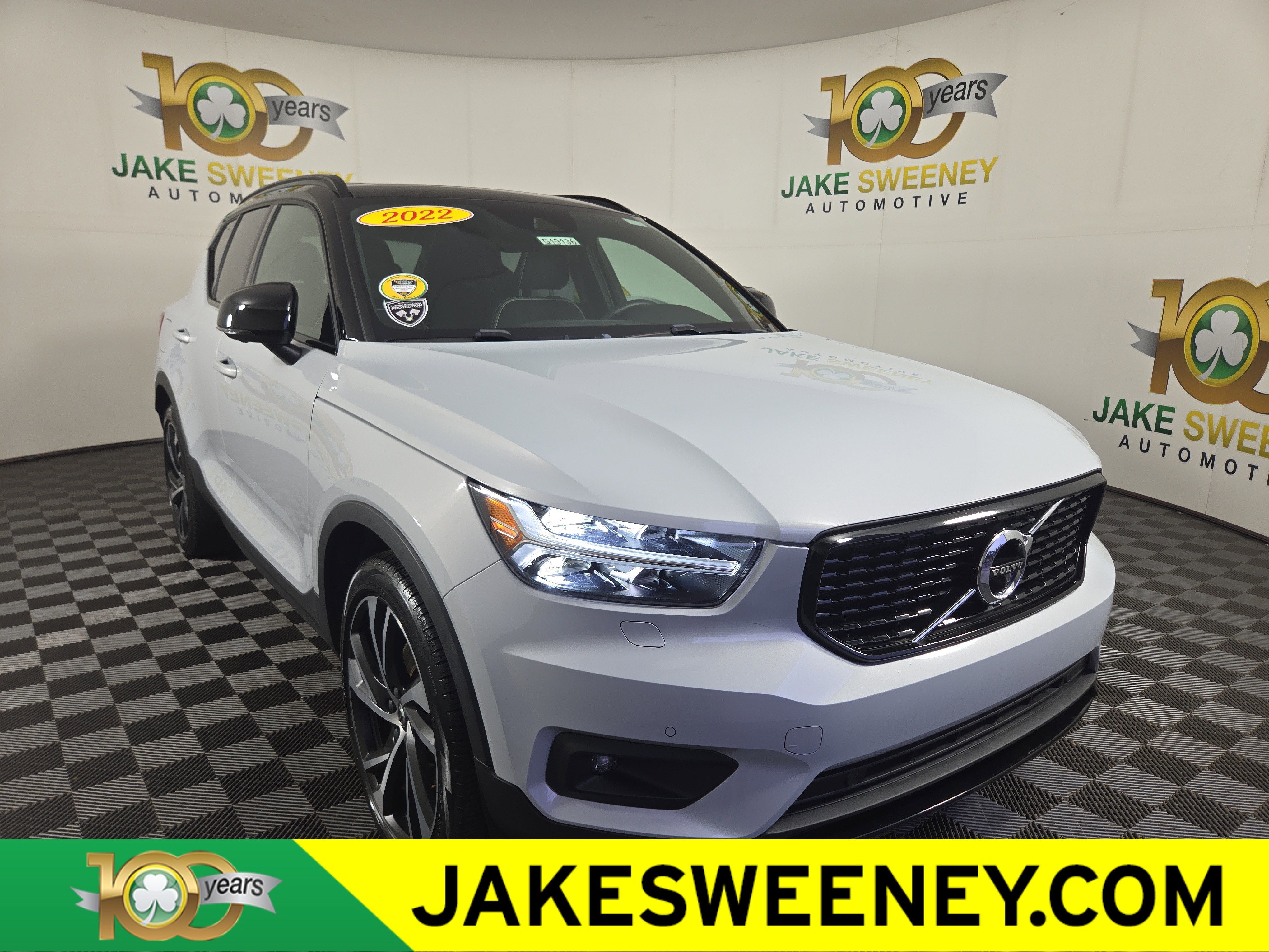 Used 2022 Volvo XC40 T5 R-Design w/ Advanced Package image 1