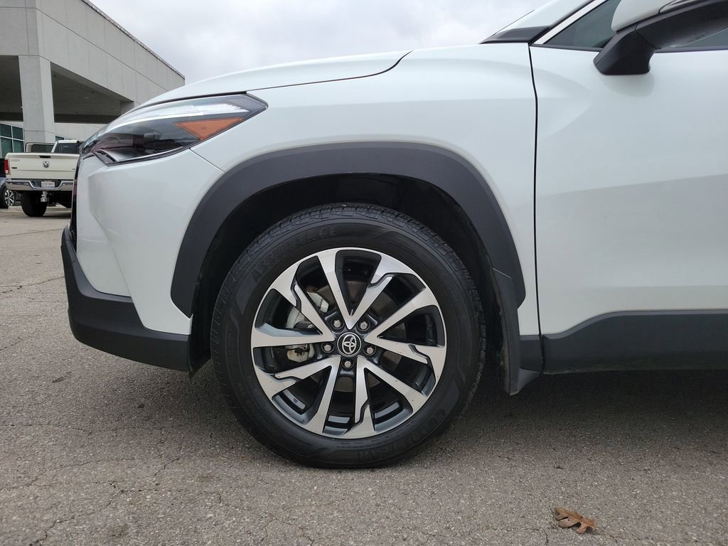 Used 2024 Toyota Corolla Cross XLE image 9