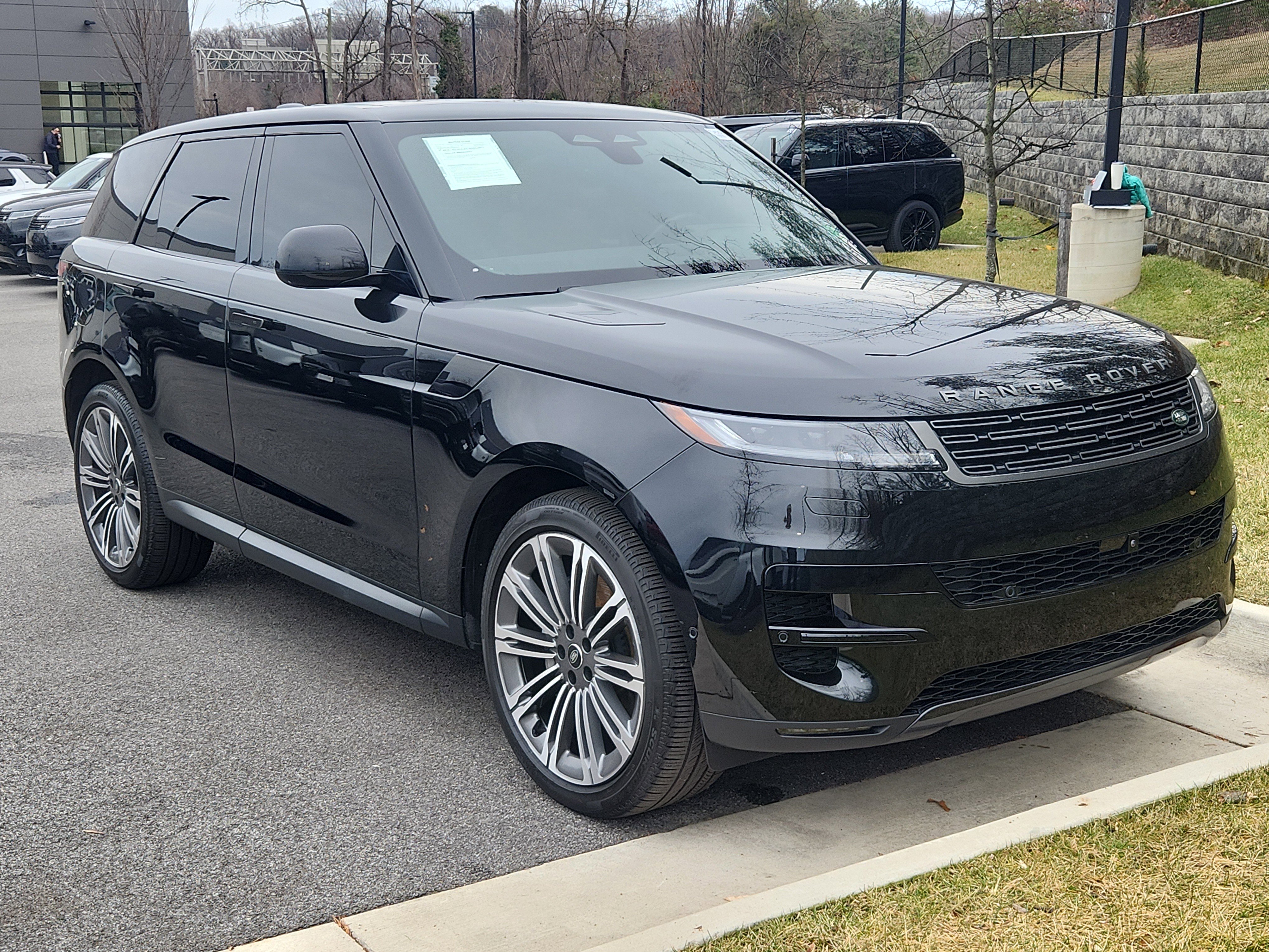 Used 2025 Land Rover Range Rover Sport SE image 8