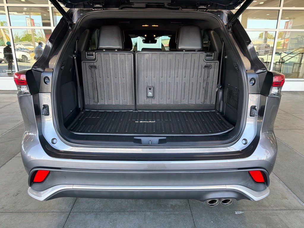 Certified 2021 Toyota Highlander XSE FWD image 16