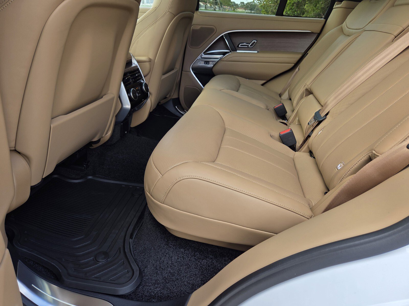 New 2025 Land Rover Range Rover SE image 13