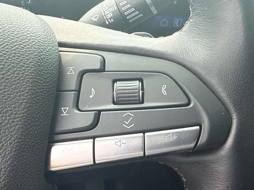 Used 2025 Cadillac XT4 Premium Luxury FWD image 23