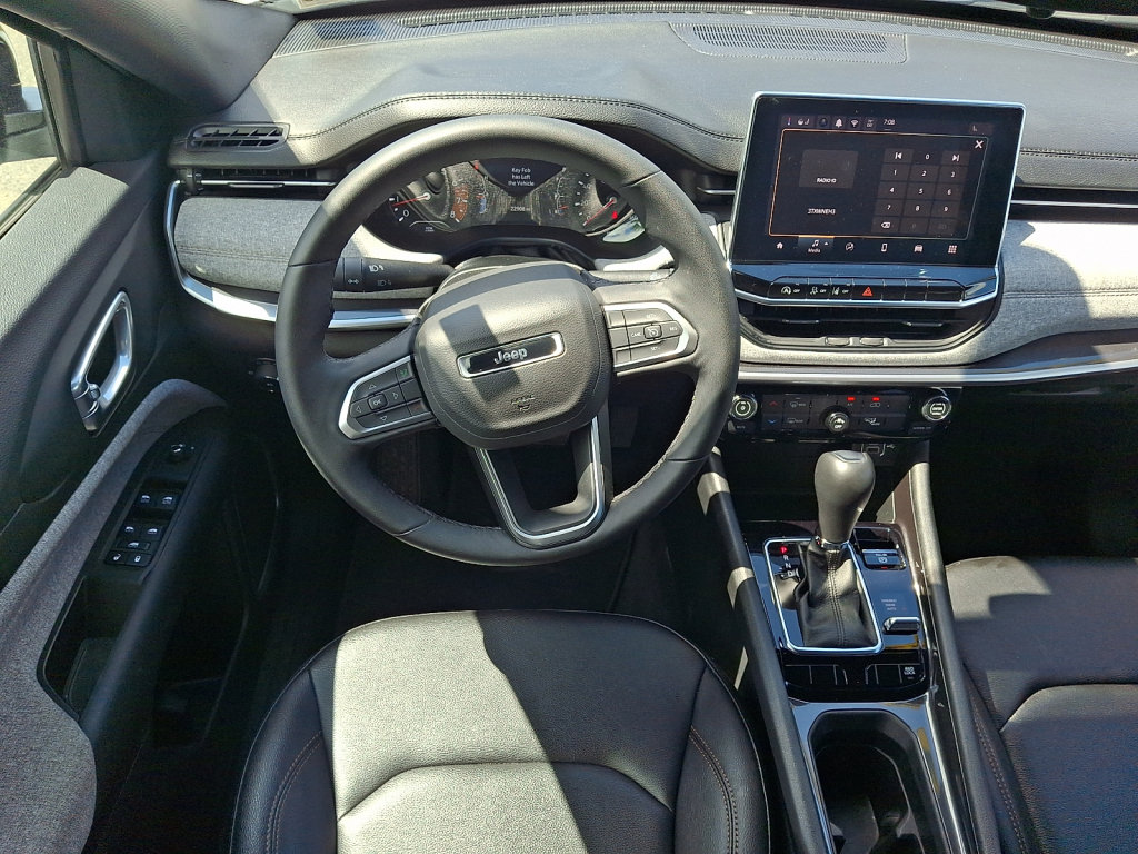 Used 2024 Jeep Compass Latitude AWD/4WD image 25