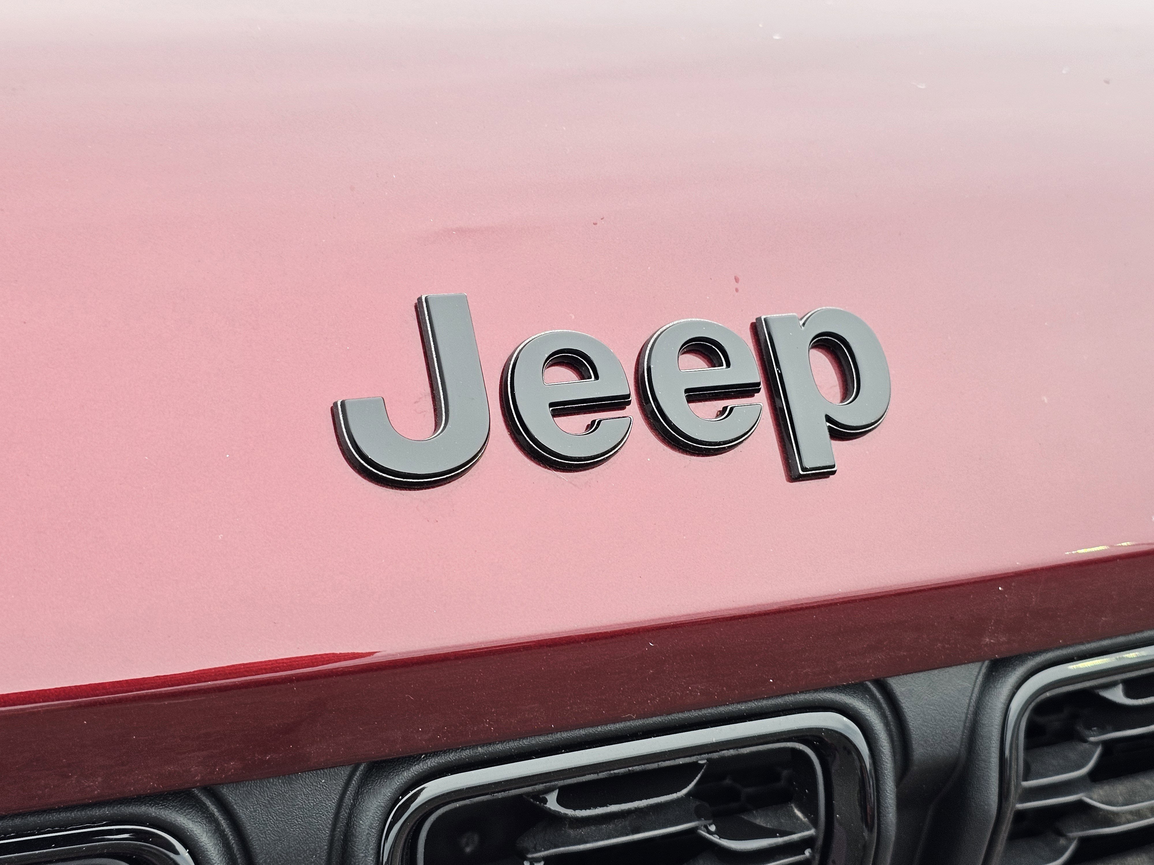 New 2025 Jeep Grand Cherokee Altitude image 3