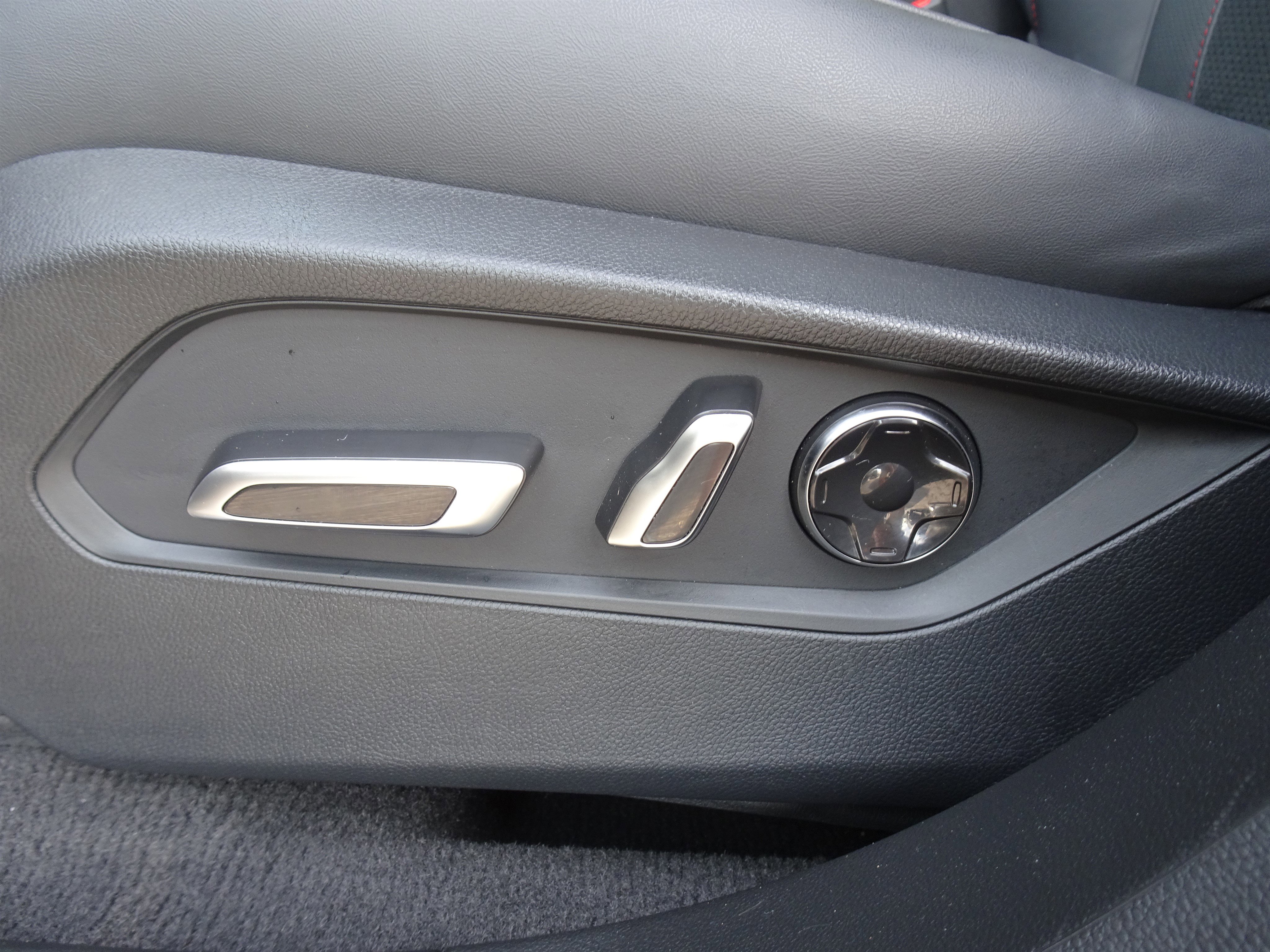 Used 2023 Acura RDX A-Spec image 11