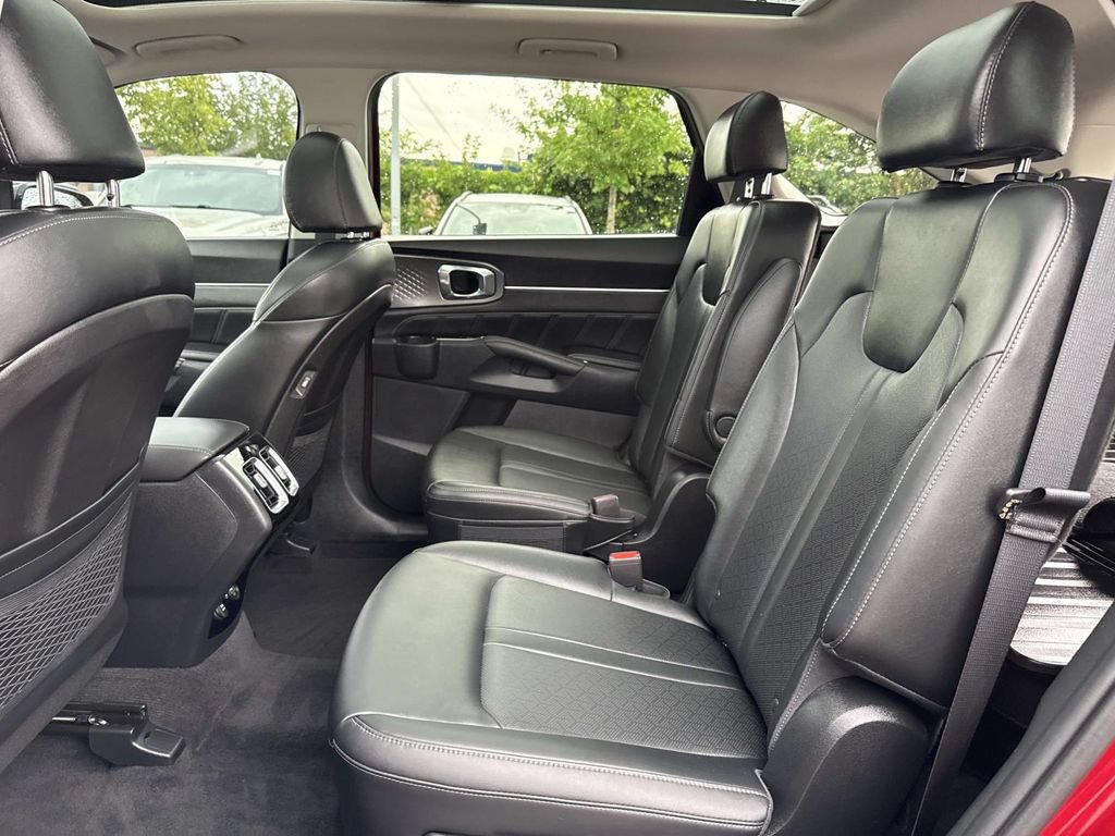 Used 2023 Kia Sorento SX AWD/4WD image 11