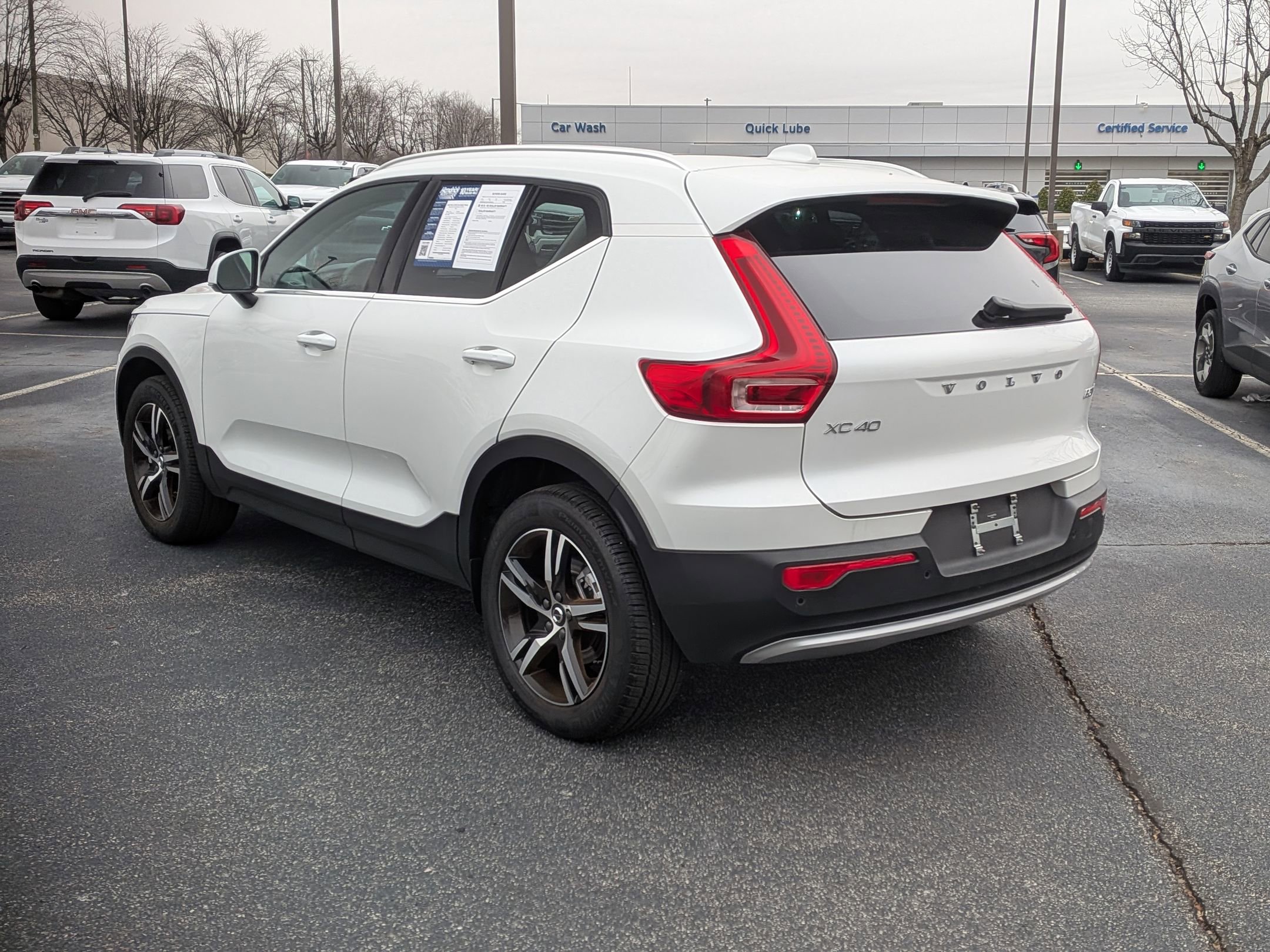 Used 2025 Volvo XC40 B5 Core image 7