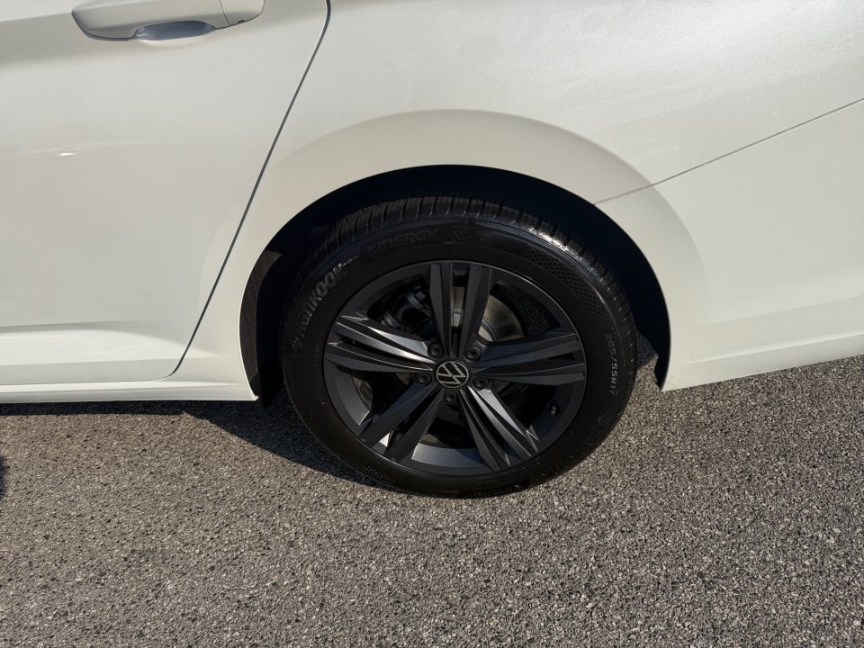 Certified 2022 Volkswagen Jetta SE FWD image 22