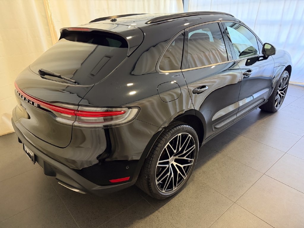 Certified 2024 Porsche Macan AWD/4WD image 9