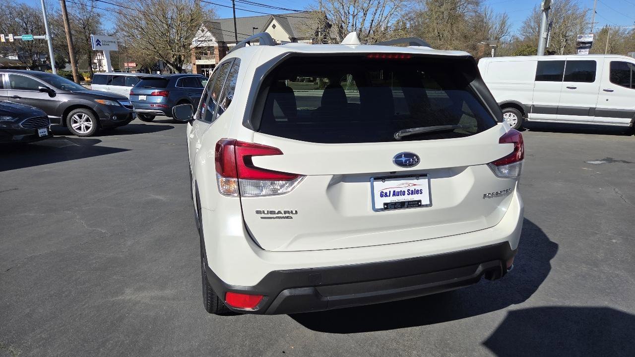 Used 2020 Subaru Forester Premium AWD/4WD image 10