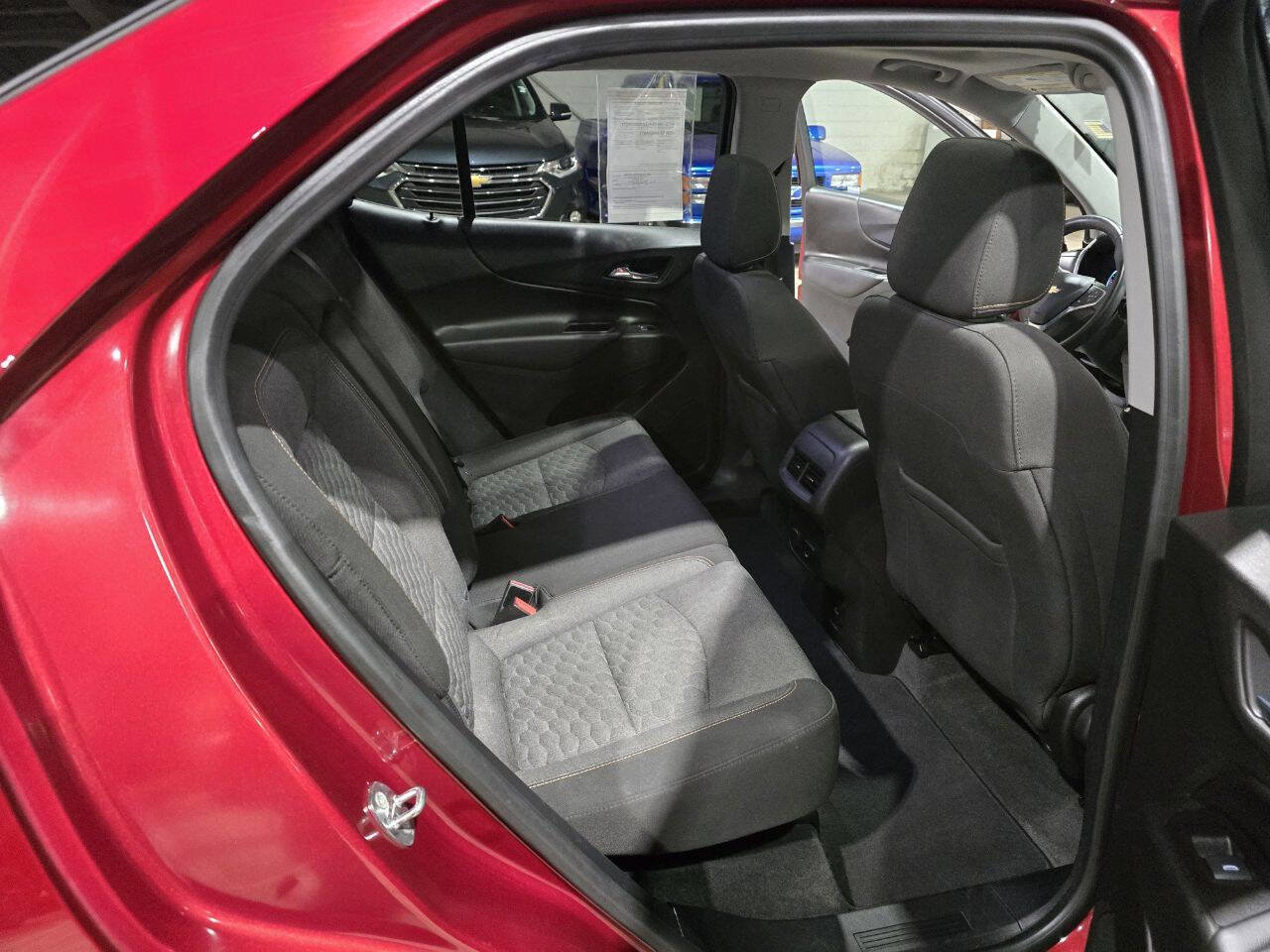 Used 2018 Chevrolet Equinox LT w/ Sun & Infotainment Package AWD/4WD image 32