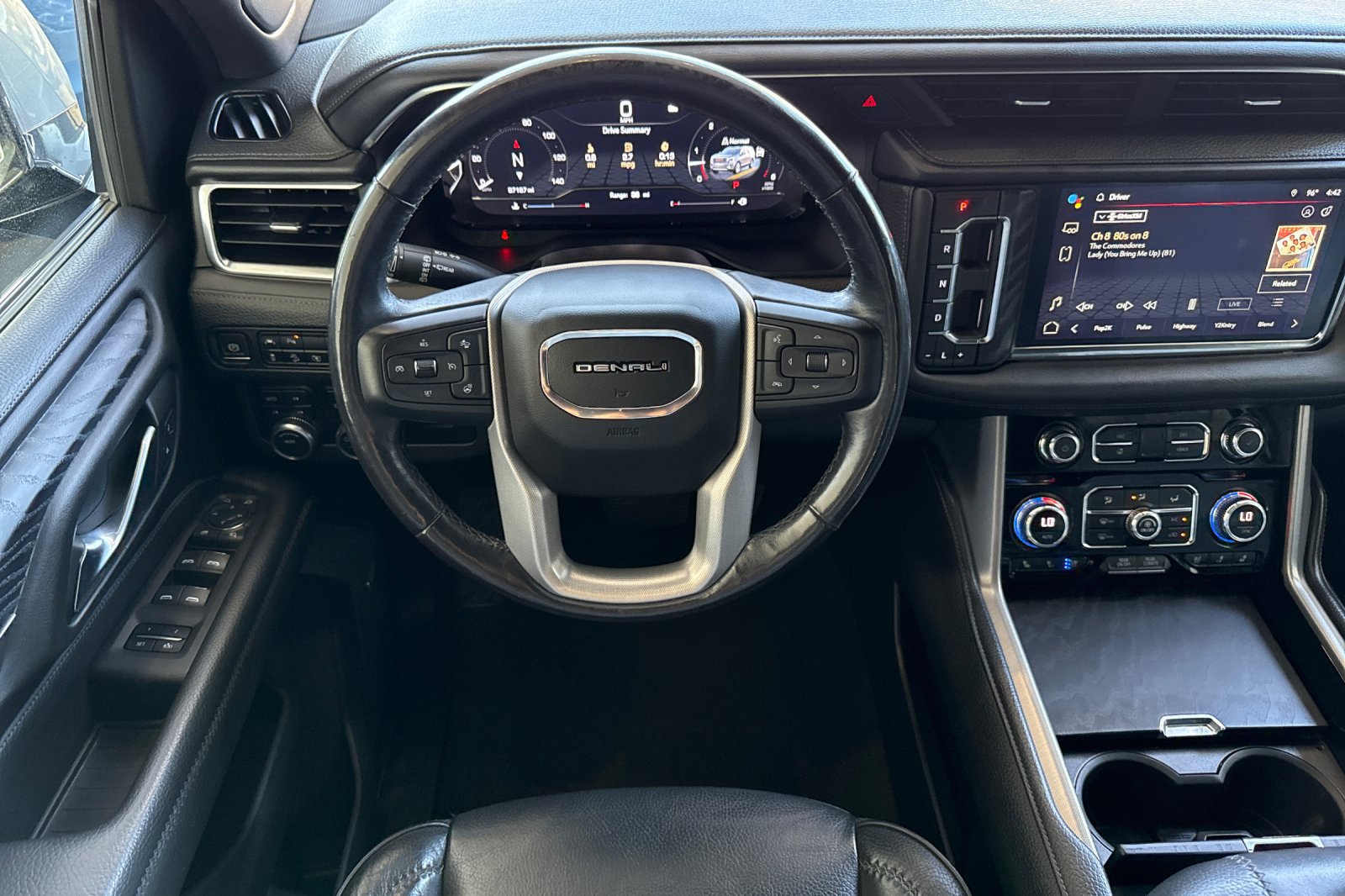 Used 2022 GMC Yukon XL Denali AWD/4WD image 15