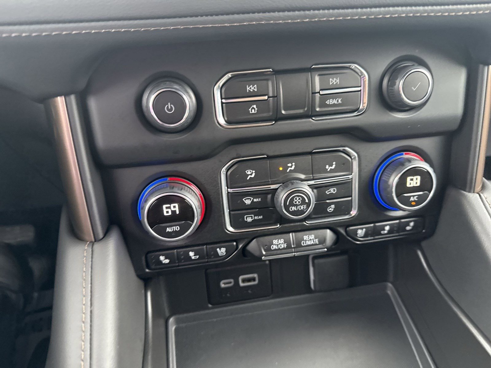Used 2024 Chevrolet Tahoe High Country w/ Advanced Technology Package image 18