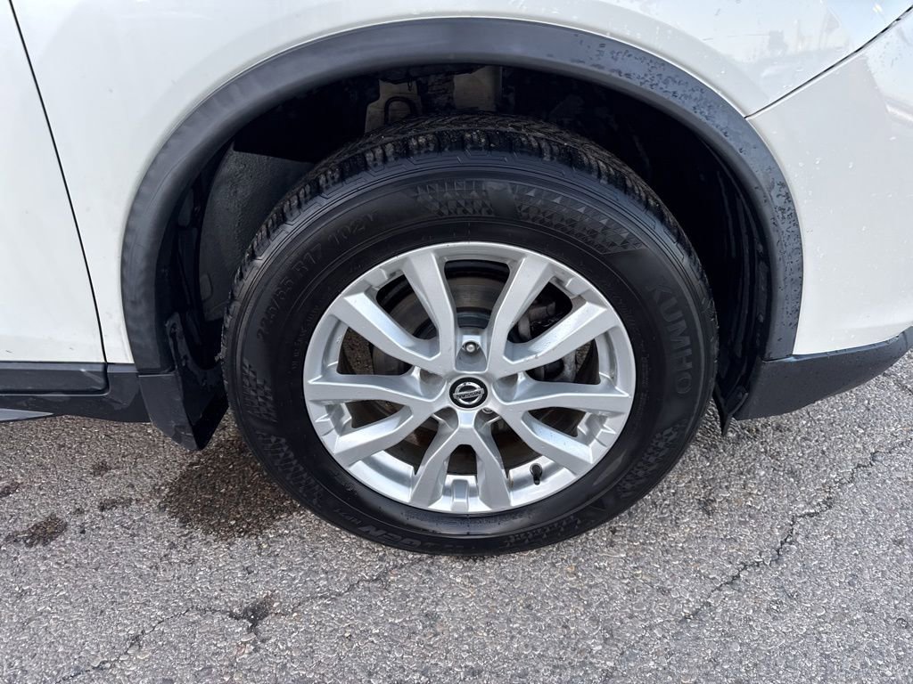 Used 2018 Nissan Rogue SV image 11