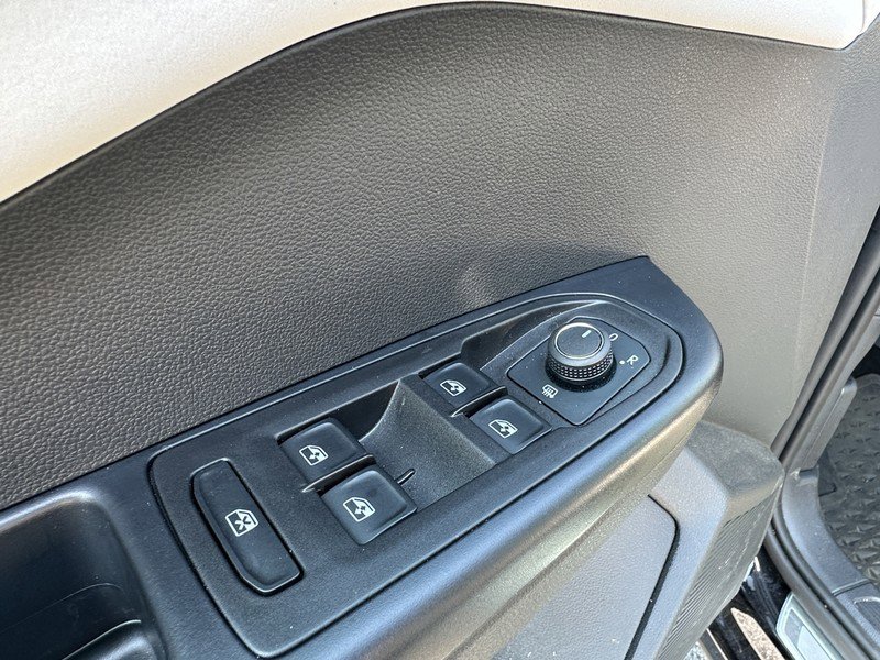 Used 2025 Volkswagen Taos SE w/ Panoramic Sunroof Package image 22