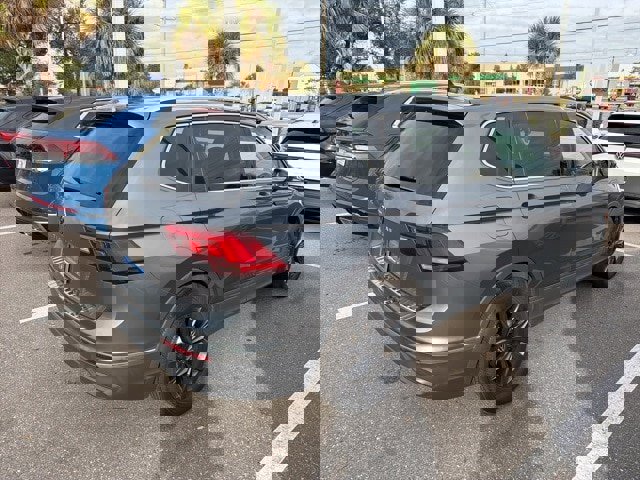 Certified 2023 Volkswagen Tiguan SE w/ Panoramic Sunroof Package image 5