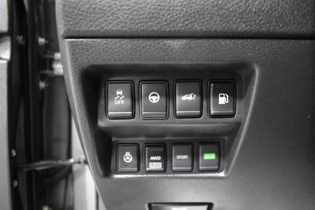 Used 2020 Nissan Rogue SL w/ Premium Package image 18