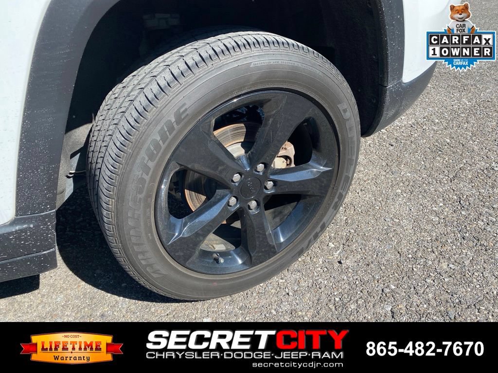 Used 2023 Jeep Grand Cherokee Altitude AWD/4WD image 9