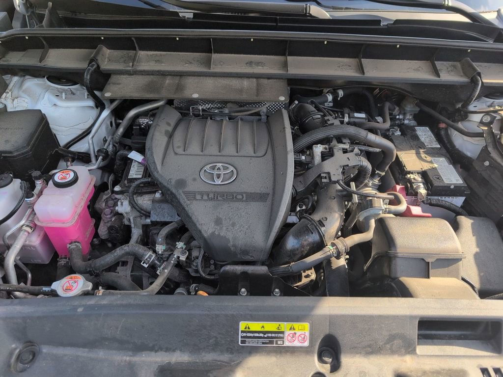 Used 2023 Toyota Highlander L image 17