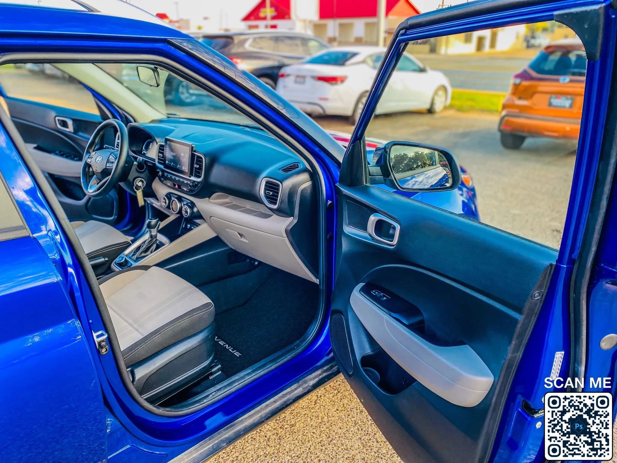 Used 2023 Hyundai Venue SEL image 15