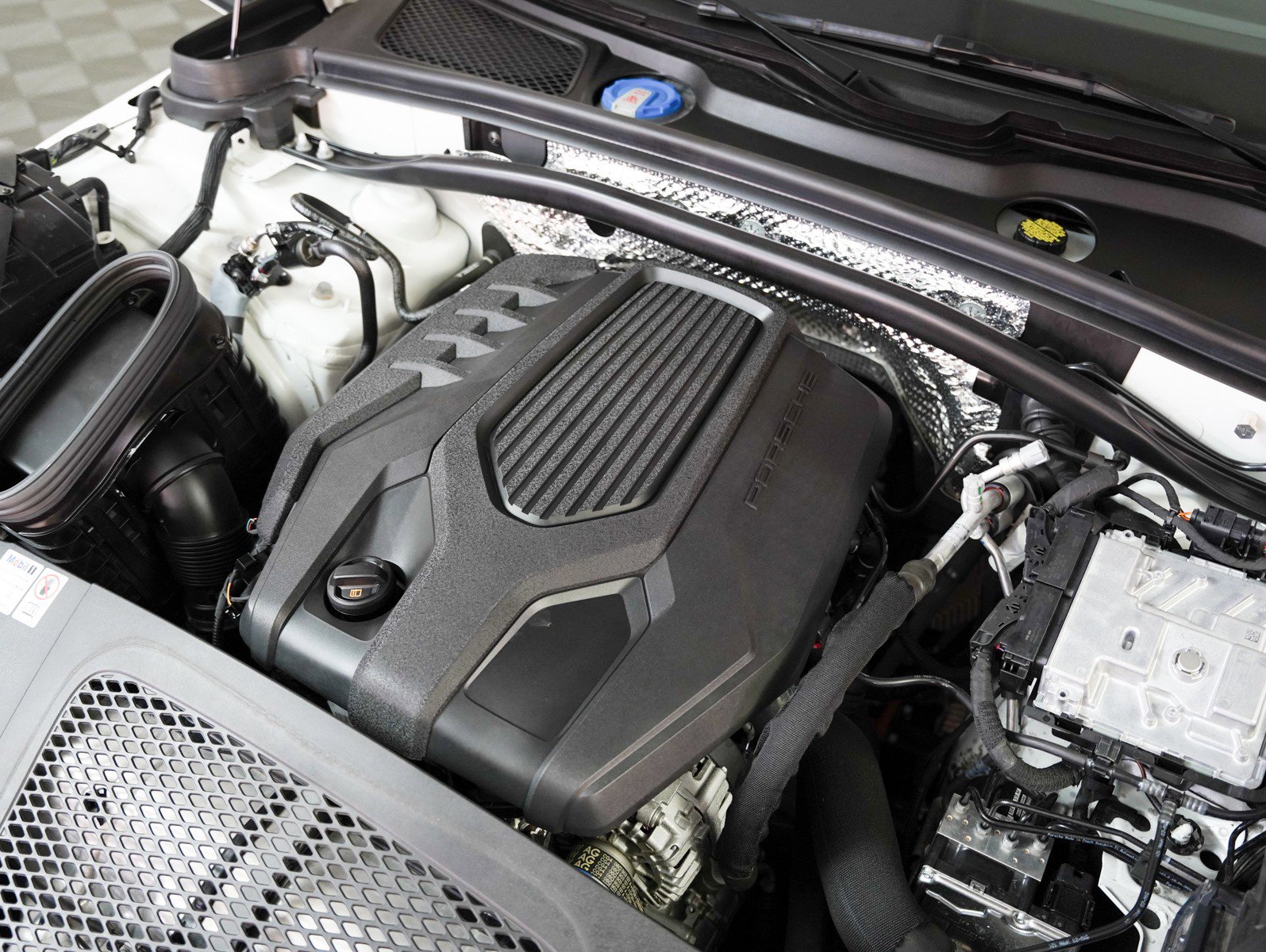 Certified 2024 Porsche Macan image 24