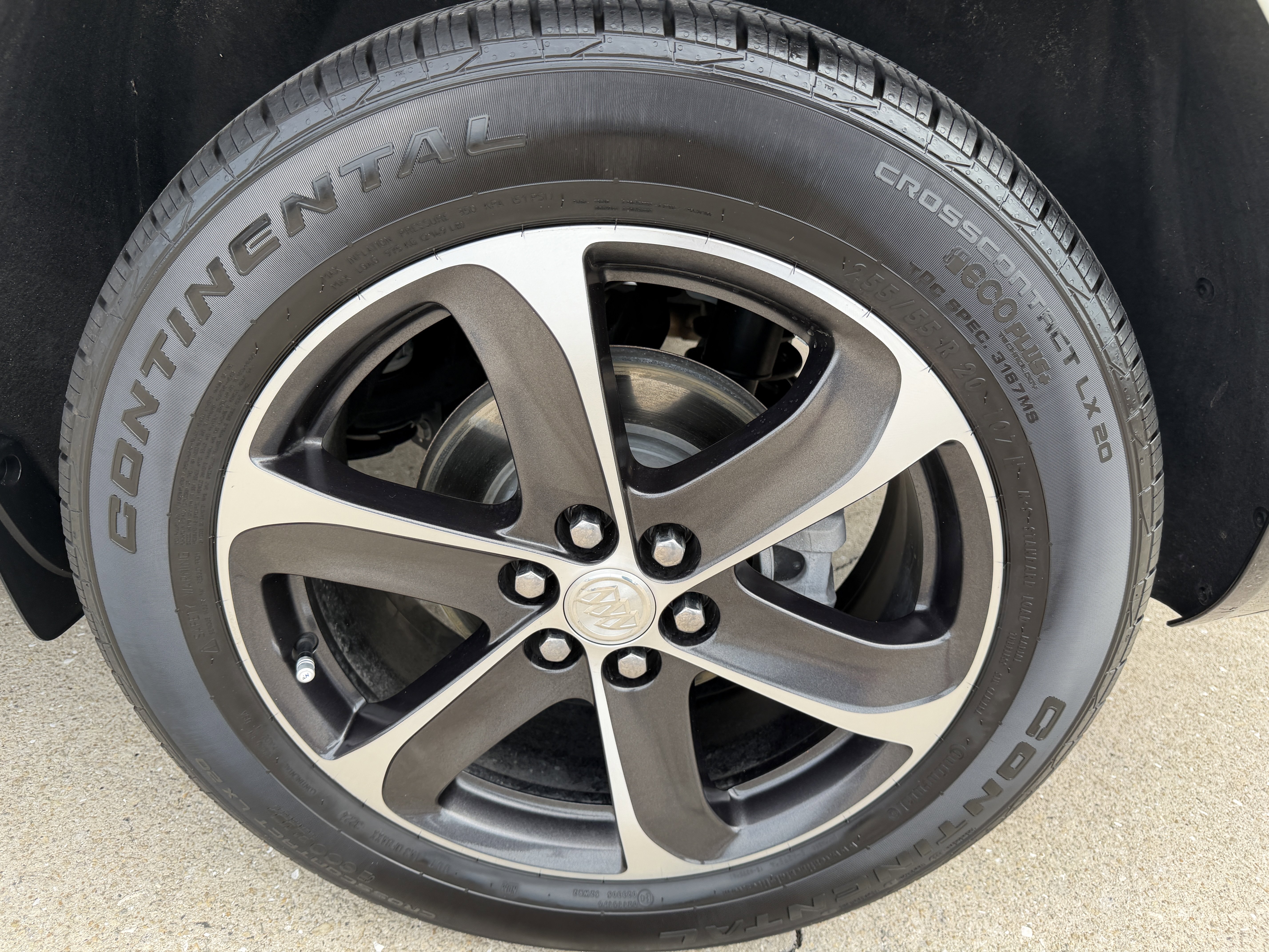 Used 2022 Buick Enclave Essence w/ Sport Touring Edition image 32